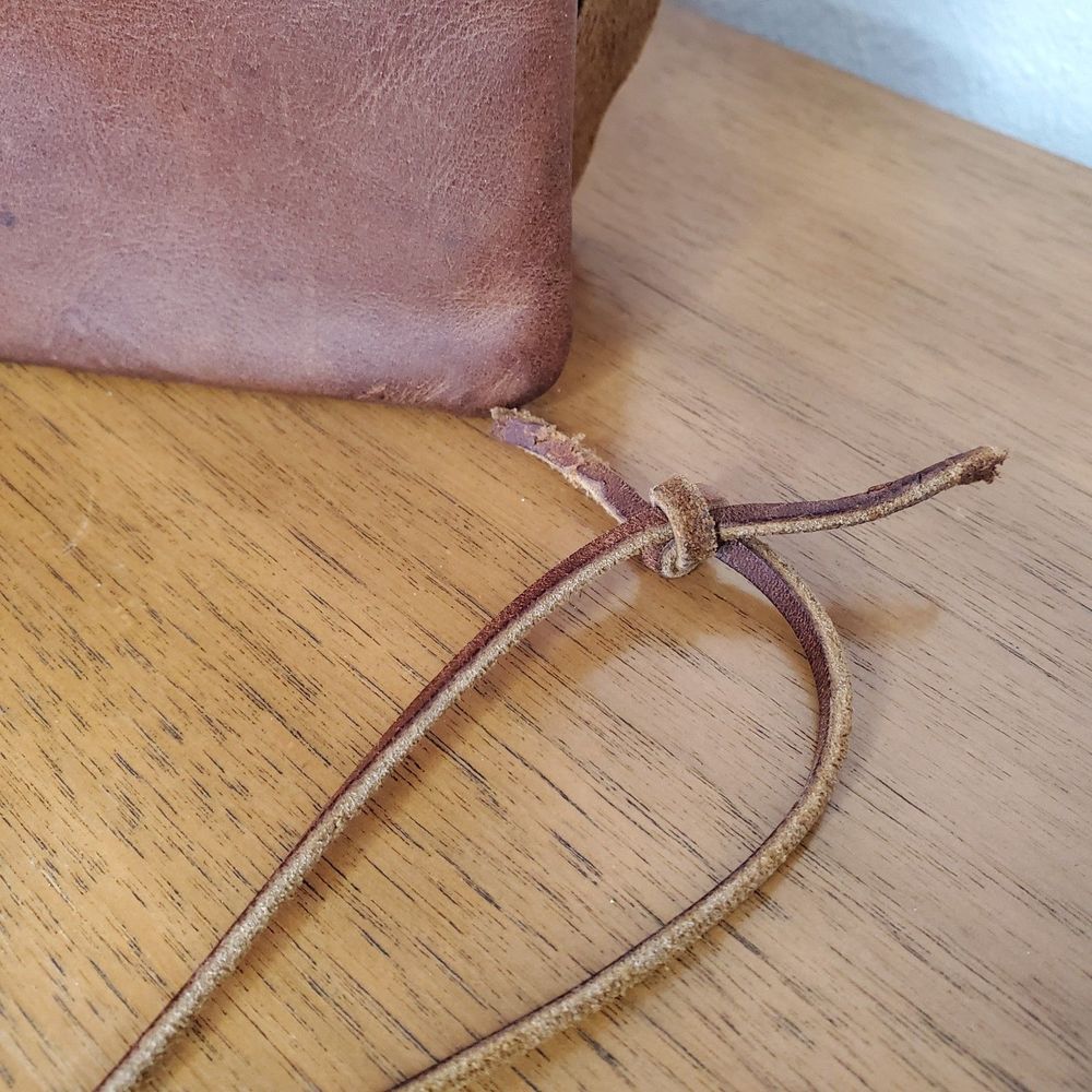 Roots Small Brown Leather Shoulder Purse Casual Wallet Canada Distressed Bag - Picture 4 of 8